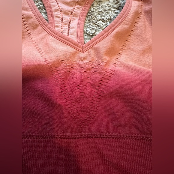 VS Pink Seamless Sports Bra - Picture 3 of 9